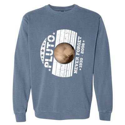 Never Forget Pluto Gift Funny Astronomy Planet Graphic Cool Gift Garment-Dyed Sweatshirt