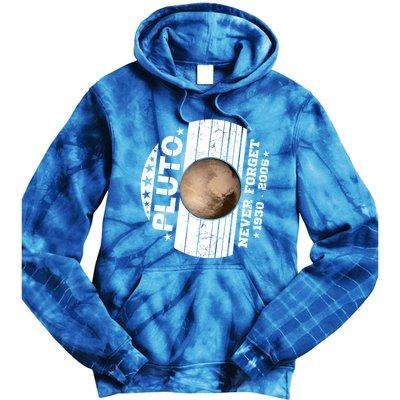 Never Forget Pluto Gift Funny Astronomy Planet Graphic Cool Gift Tie Dye Hoodie