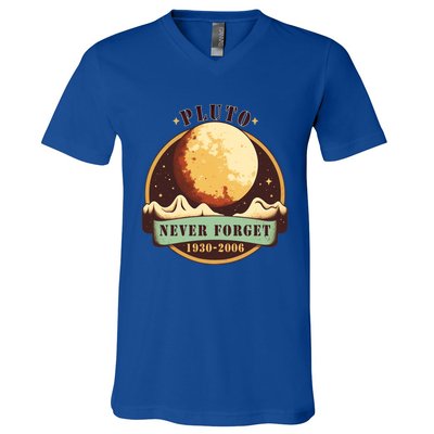 Never Forget Pluto Cute Gift Retro Style Funny Space Science Gift V-Neck T-Shirt