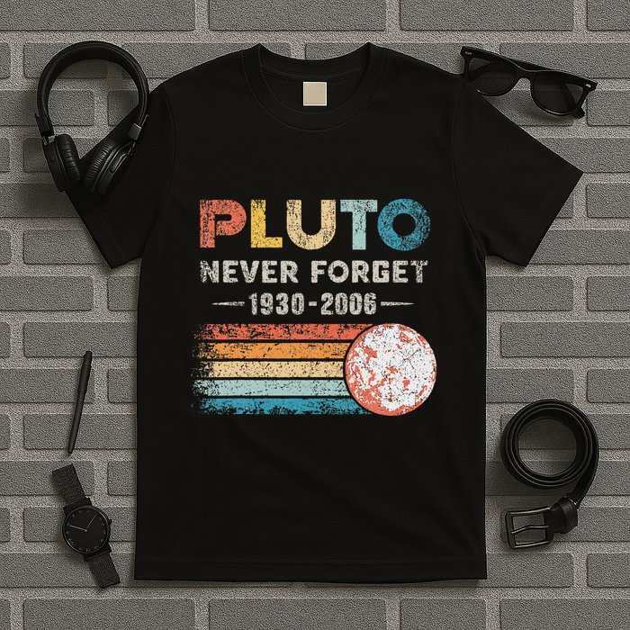 Never Forget Pluto Retro Style Funny Space Science T-Shirt
