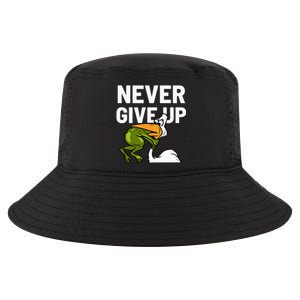 Never Give Up Frog Bird Choking Funny Motivation Cool Comfort Performance Bucket Hat