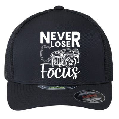 Never Lose Focus Photography Camera Lover Funny Photographer Funny Gift Flexfit Unipanel Trucker Cap