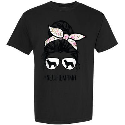 Newfie Mom Dog Messy Bun Hair Glasses Newfoundland Dog Mom Garment-Dyed Heavyweight T-Shirt
