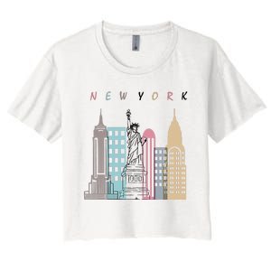 NYC New York City Manhattan skylines statue of liberty Women's Crop Top Tee