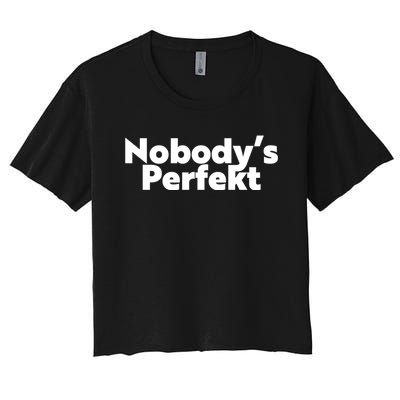 NobodyS Perfekt Funny Typo Sarcastic Pun Statement Humor Women's Crop Top Tee