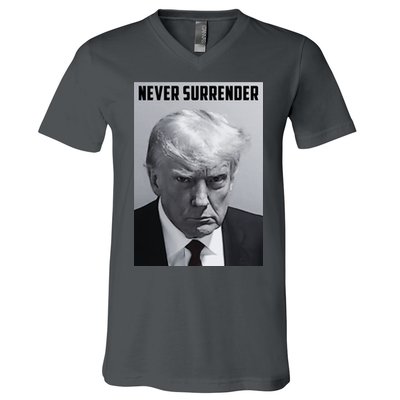 Never Surrender Donald Trump Mugshot V-Neck T-Shirt