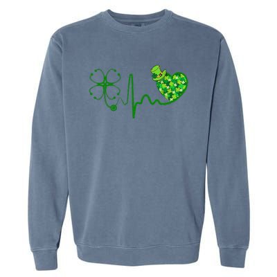 Nurse St Patricks Day Stethoscope Heartbeat Clover Nurses Garment-Dyed Sweatshirt