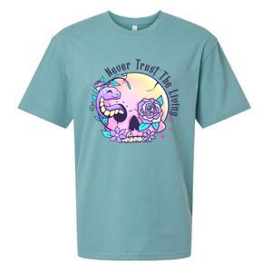 Never Trust The Living Pink Skull Cute Snake Funny Halloween Cute Gift Sueded Cloud Jersey T-Shirt