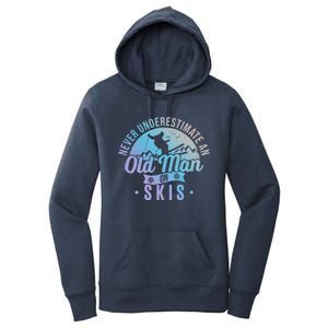 Never Underestimate An Old On Skis Skier Retiret Ski Gift Women's Pullover Hoodie