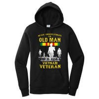 Never Underestimate An OLD MAN Vietnam Veteran Gift Women's Pullover Hoodie