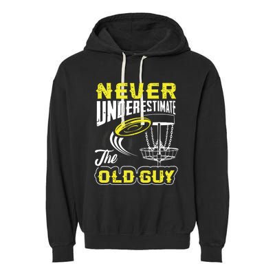 Never Underestimate The Old Guy Funny Disc Golf Frisbee Gift Garment-Dyed Fleece Hoodie