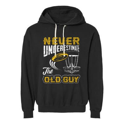 Never Underestimate The Old Guy Funny Disc Golf Frisbee Gift Garment-Dyed Fleece Hoodie