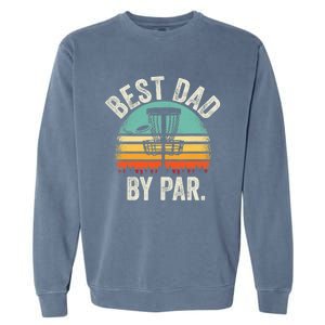 Never Underestimate The Old Guy Funny Disc Golf Dad Frisbee Garment-Dyed Sweatshirt