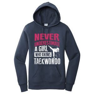 Never Underestimate Taekwondo Gift Cute Student Gift Cool Gift Women's Pullover Hoodie