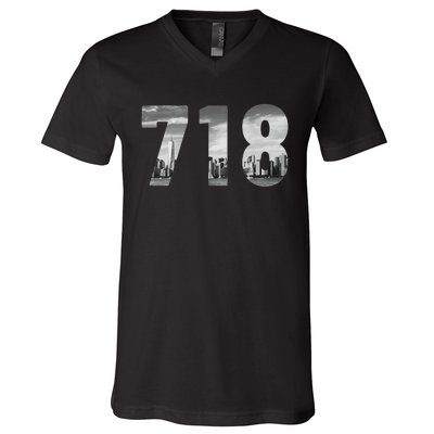 New York City 718 Area Code Skyline Queens Ny Nyc Vintage V-Neck T-Shirt