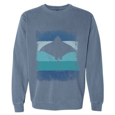 Ocean Animal Scuba Diving Stingray Retro Manta Ray Garment-Dyed Sweatshirt