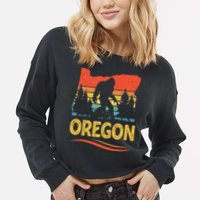Oregon Bigfoot Oregon With A Bigfoot Or A Sasquatch Cropped Pullover Crew