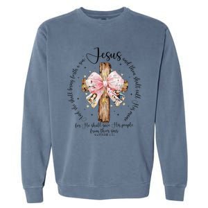 O Come Let Us Adore Him Nativity Scene Jesus Christmas Garment-Dyed Sweatshirt