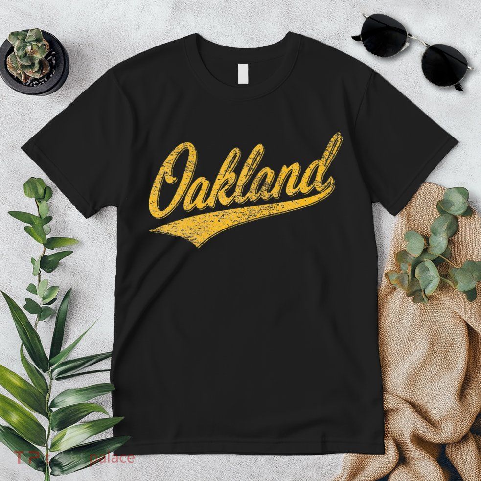 OAKLAND CALIFORNIA VARSITY SCRIPT CLASSIC SPORT JERSEY STYLE Premium T-Shirt