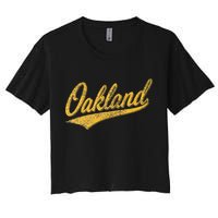 OAKLAND CALIFORNIA VARSITY SCRIPT CLASSIC SPORT JERSEY STYLE Women's Crop Top Tee