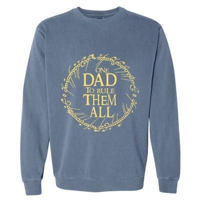 One Dad To Rule Them All Vintage Nerd Dad Father Day Apparel Garment-Dyed Sweatshirt