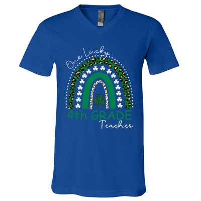 One Lucky 4th Grade Teacher St Patrick's Day 2022 'S Great Gift V-Neck T-Shirt