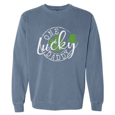 One Lucky Daddy Funny Father Irish Clovers St Patrick's Day Garment-Dyed Sweatshirt