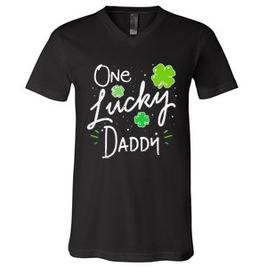 One Lucky Dad Matching St Patricks Day New Daddy V-Neck T-Shirt