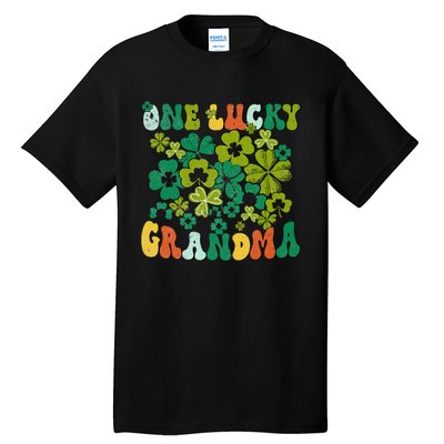 One Lucky Grandma Happy St Patrick's Day Irish Family Gifts Tall T-Shirt