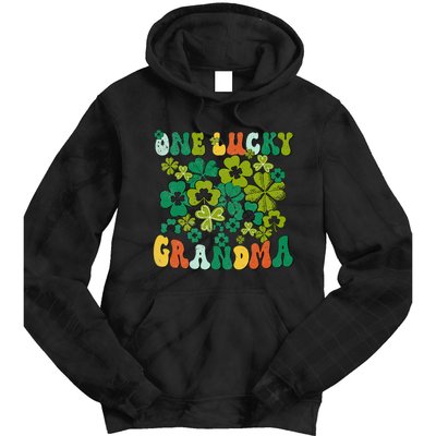 One Lucky Grandma Happy St Patrick's Day Irish Family Gifts Tie Dye Hoodie