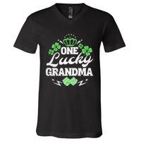 One Lucky Grandma St Patricks Day Gift Vintage 70s Dice V-Neck T-Shirt