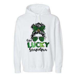 One Lucky Grandma Messy Bun St Patricks Day Leopard Shamrock Garment-Dyed Fleece Hoodie