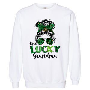 One Lucky Grandma Messy Bun St Patricks Day Leopard Shamrock Garment-Dyed Sweatshirt