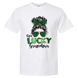 One Lucky Grandma Messy Bun St Patricks Day Leopard Shamrock Garment-Dyed Heavyweight T-Shirt