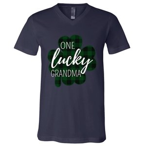 One Lucky Grandma Plaid Shamrock St Patricks Day Granny V-Neck T-Shirt