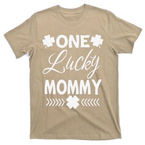 One Lucky Mommy Funny St Patricks Day Irish Mom Shamrock Mom T-Shirt