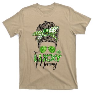 One Lucky Mommy Messy Bun St Patricks Day Shamrock Funny T-Shirt