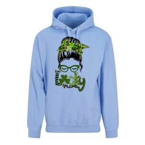 One Lucky Mama Messy Bun St Patricks Day Cute Gift Unisex Surf Hoodie