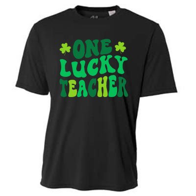 One Lucky Teacher Retro Groovy Shamrock St Patricks Day Cooling Performance Crew T-Shirt