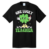 One Lucky Teacher Retro Groovy Shamrock St Patricks Day Tall T-Shirt