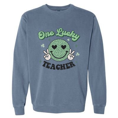 One Lucky Teacher Retro St Patrick’s Day School Appreciation Gift Garment-Dyed Sweatshirt