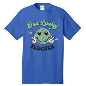 One Lucky Teacher Retro St Patrick’s Day School Appreciation Gift Tall T-Shirt