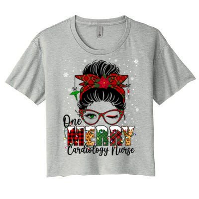 One Merry Cardiology Nurse Messy Bun Xmas Love Nurse Life Gift Women's Crop Top Tee