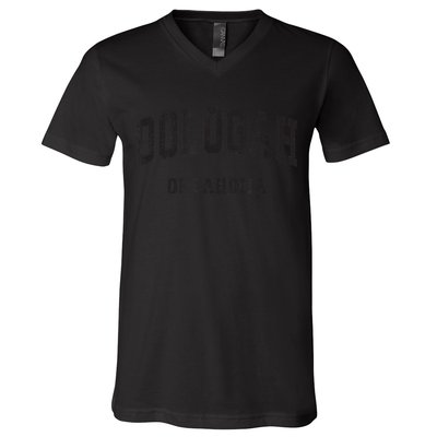 Oologah Oklahoma OK Vintage Athletic Sports Design V-Neck T-Shirt