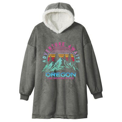 Oregon Retro Vintage Mountain Outdoors State Graphic Design Hooded Wearable Blanket