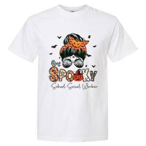 One Spooky School Social Worker Messy Bun Women Halloween Garment-Dyed Heavyweight T-Shirt