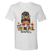 One Thankful Mama Messy Bun Leopard Mom Fall Thanksgiving V-Neck T-Shirt