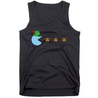 Oktoberfest Video Game Eating Pretzels Retro Gamer Tank Top