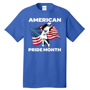 Patriotic American Pride Month Classic Wwii Soldier Kissing Nurse Tall T-Shirt