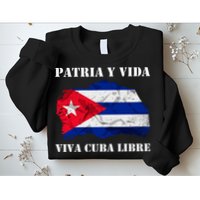 Patria Y Vida Viva Cuba Libre Distressed Cuban Flag Sweatshirt